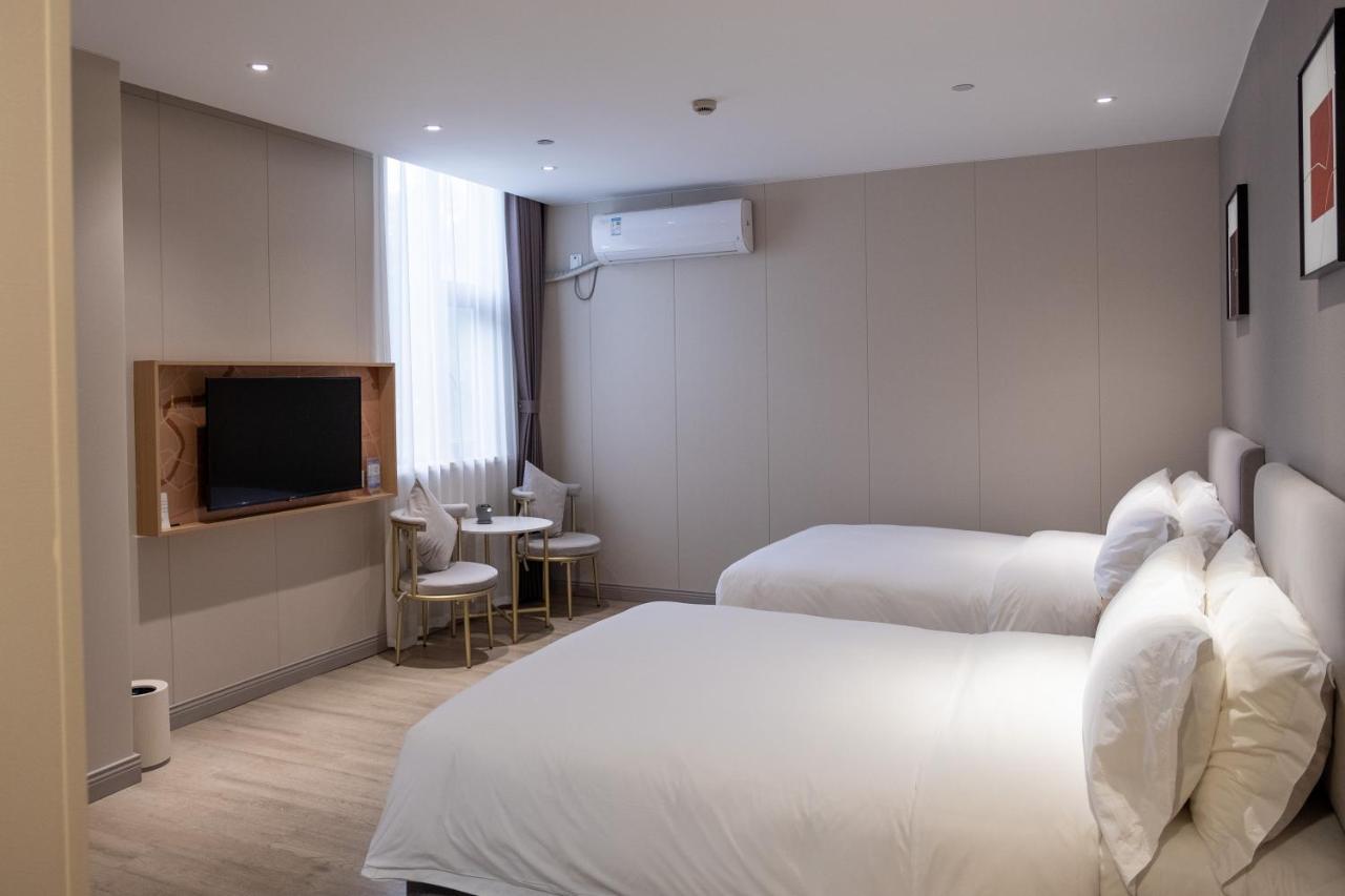 Joyful Yard Hotel-free Shuttle Bus To Pudong Airport And Disneyland 3*